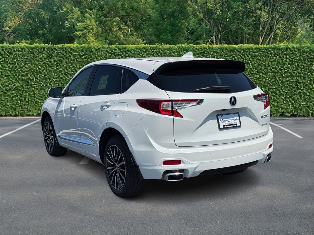 Acura RDX Vehicle Full-screen Gallery Image 06