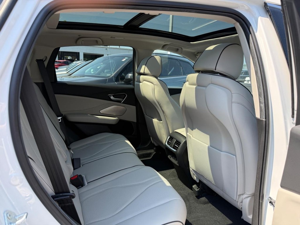 Acura RDX Vehicle Full-screen Gallery Image 10