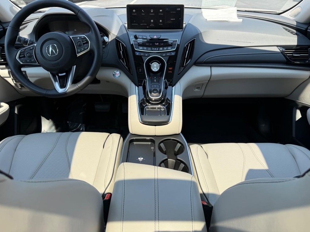 Acura RDX Vehicle Full-screen Gallery Image 11