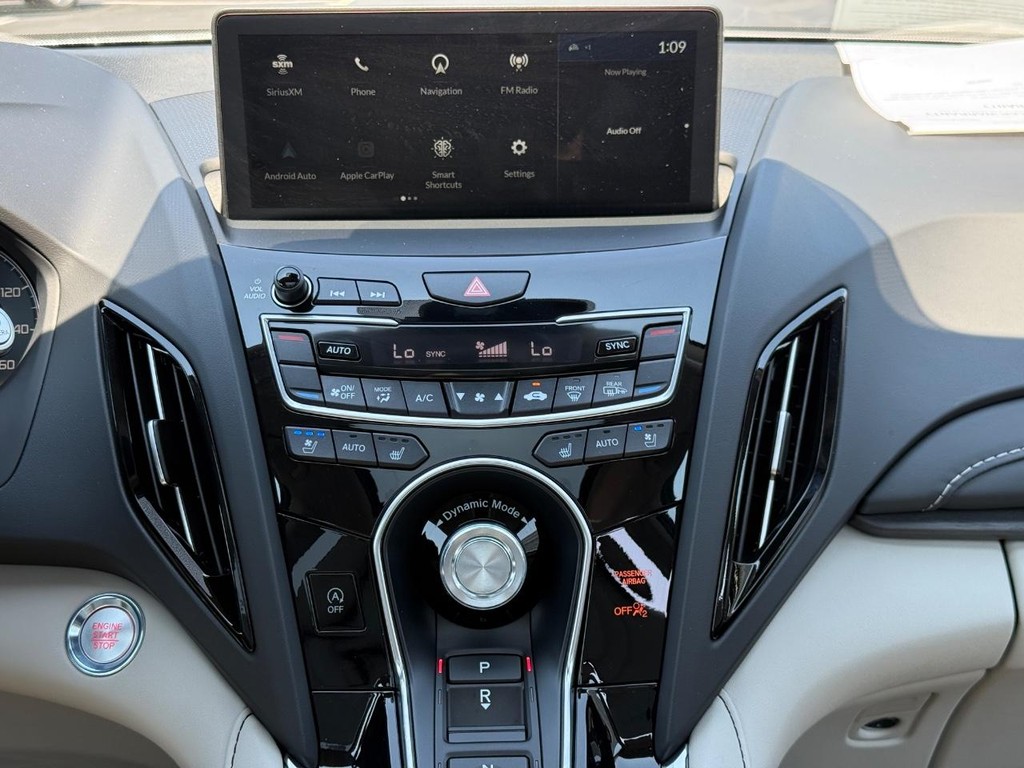 Acura RDX Vehicle Full-screen Gallery Image 13