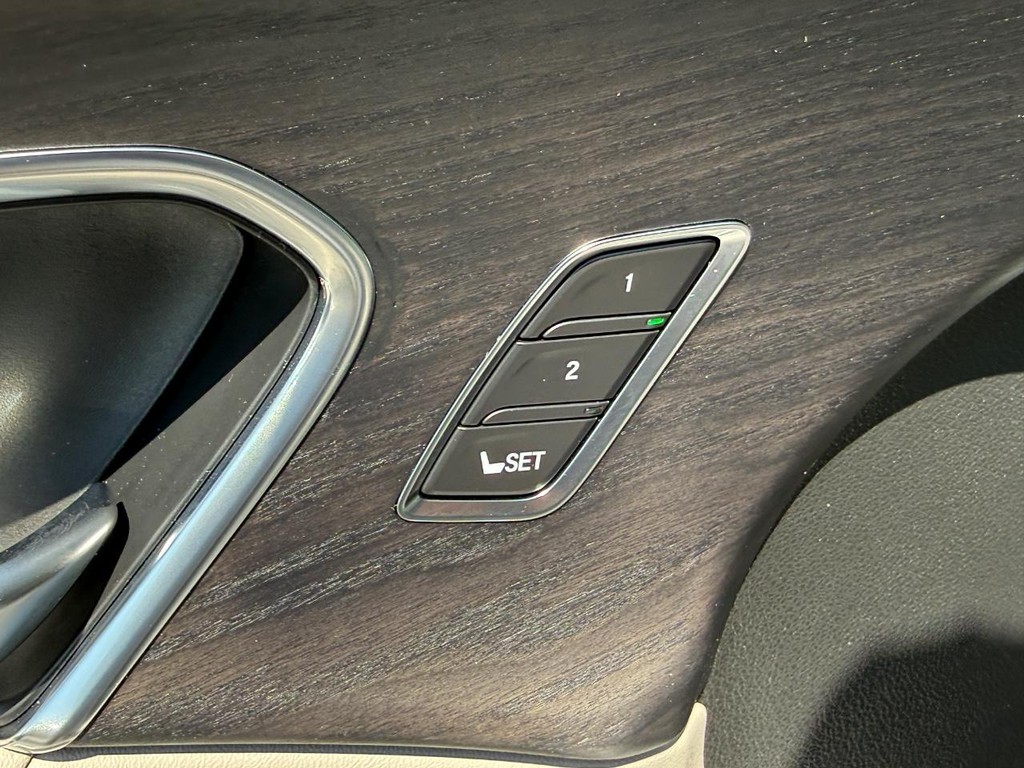 Acura RDX Vehicle Full-screen Gallery Image 16