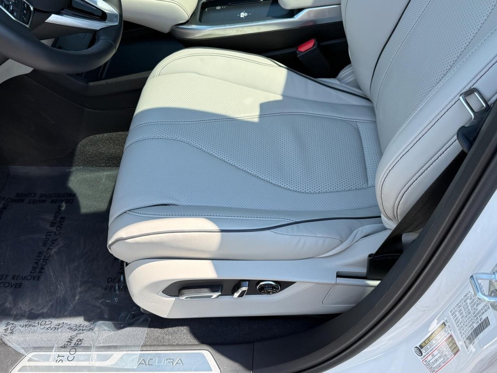 Acura RDX Vehicle Full-screen Gallery Image 17
