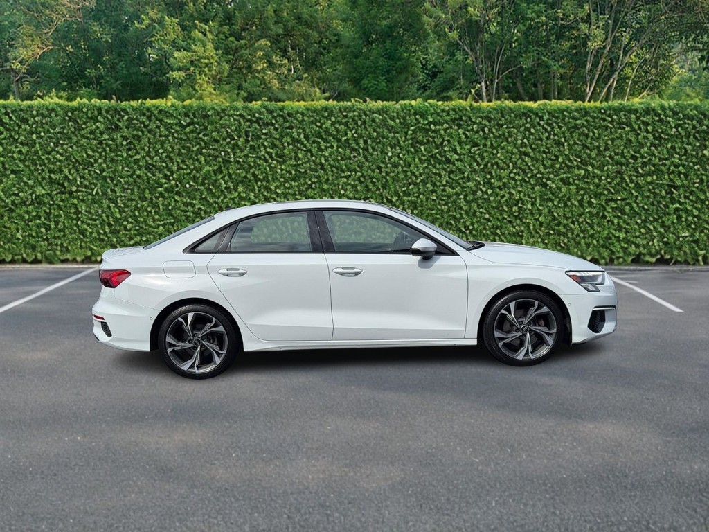 Audi A3 Vehicle Full-screen Gallery Image 02
