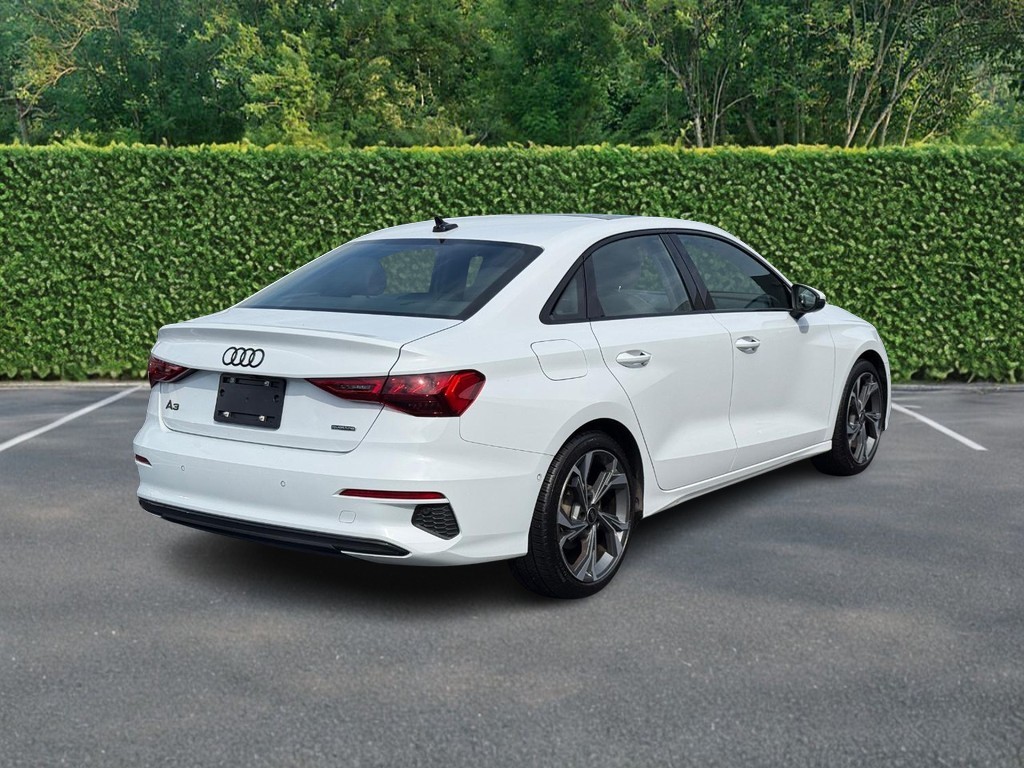 Audi A3 Vehicle Full-screen Gallery Image 03
