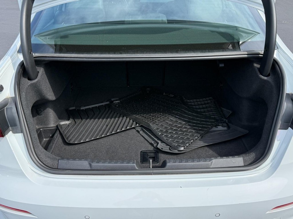 Audi A3 Vehicle Full-screen Gallery Image 04