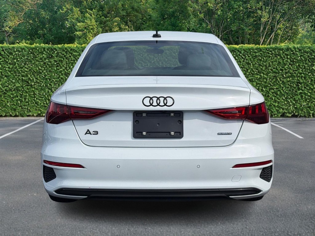 Audi A3 Vehicle Full-screen Gallery Image 05