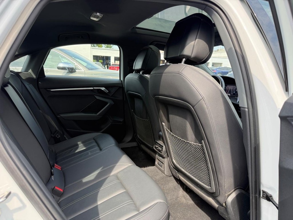 Audi A3 Vehicle Full-screen Gallery Image 10
