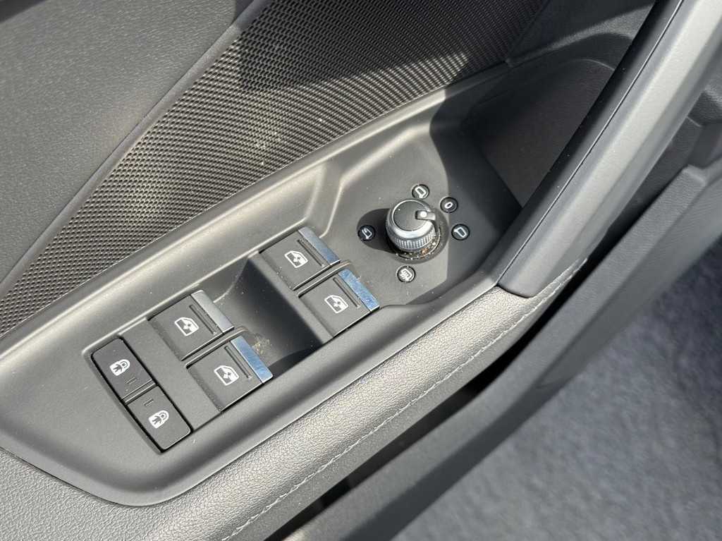 Audi A3 Vehicle Full-screen Gallery Image 15