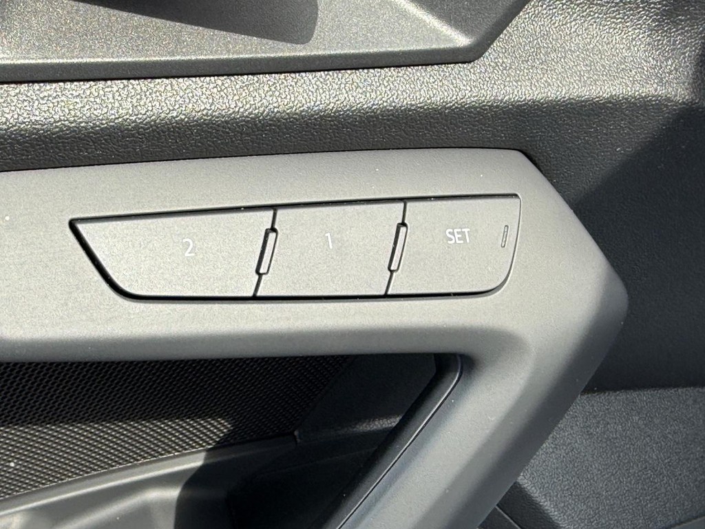 Audi A3 Vehicle Full-screen Gallery Image 16