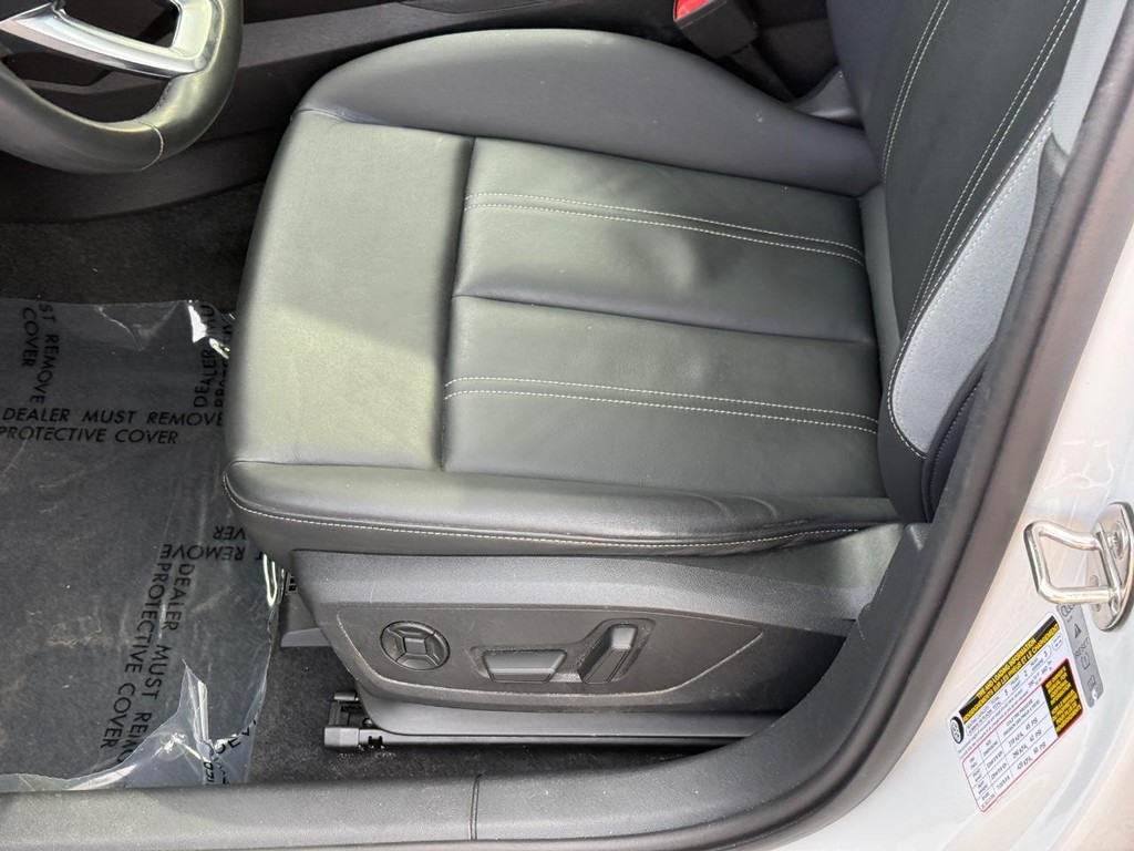 Audi A3 Vehicle Full-screen Gallery Image 17