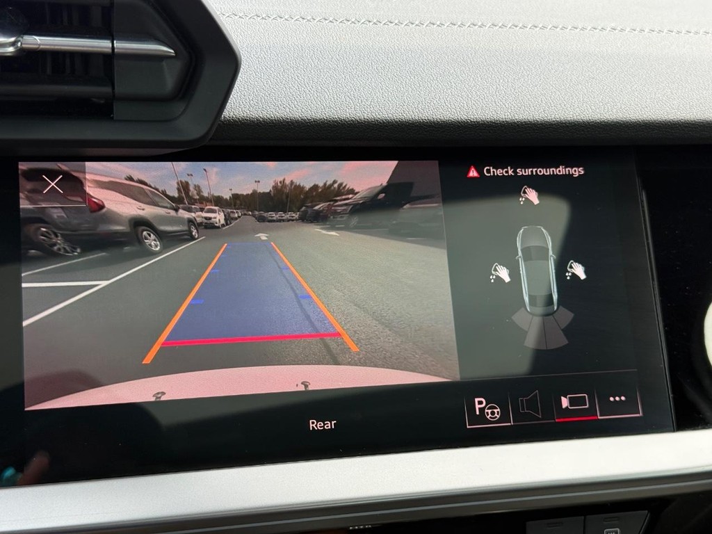 Audi A3 Vehicle Full-screen Gallery Image 22