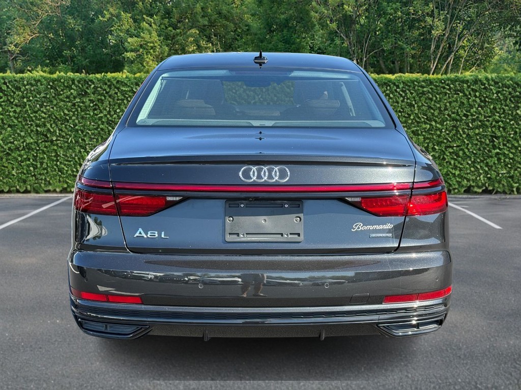 Audi A8 Vehicle Full-screen Gallery Image 05