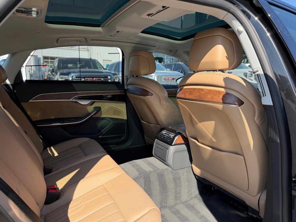 Audi A8 Vehicle Full-screen Gallery Image 10
