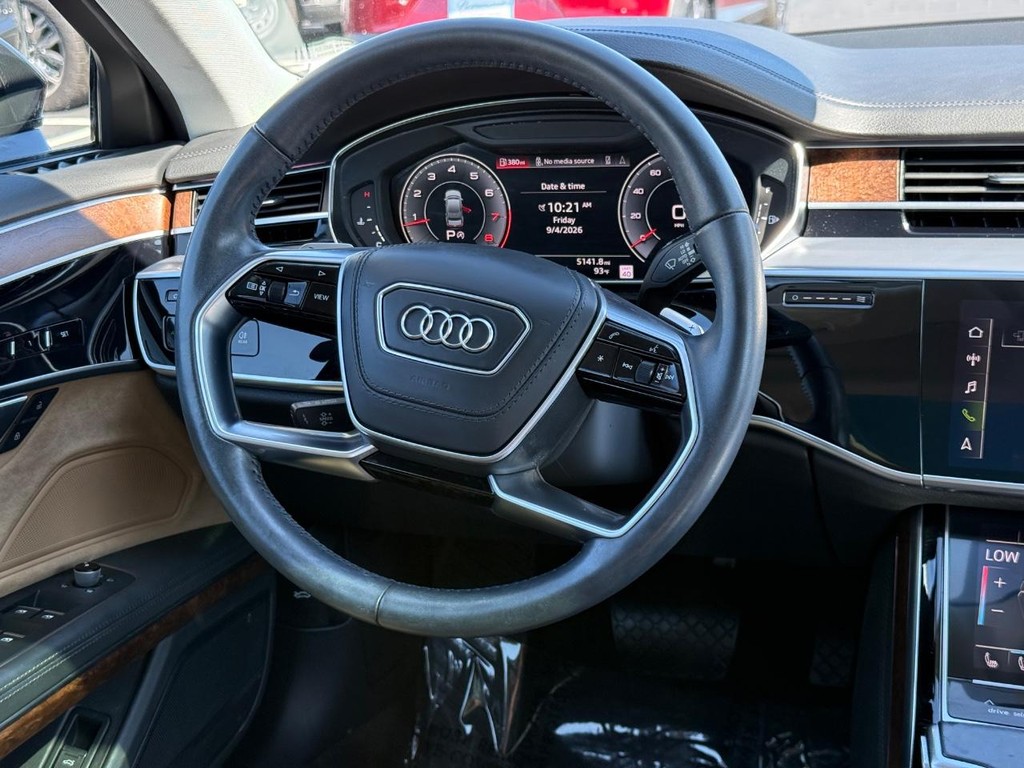 Audi A8 Vehicle Full-screen Gallery Image 12