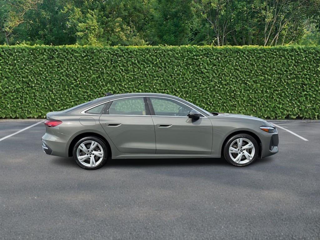 Audi A5 Vehicle Full-screen Gallery Image 02