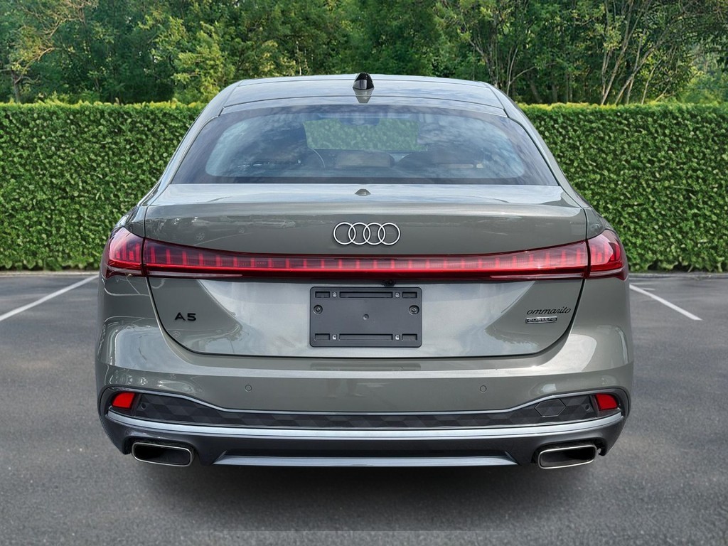 Audi A5 Vehicle Full-screen Gallery Image 05