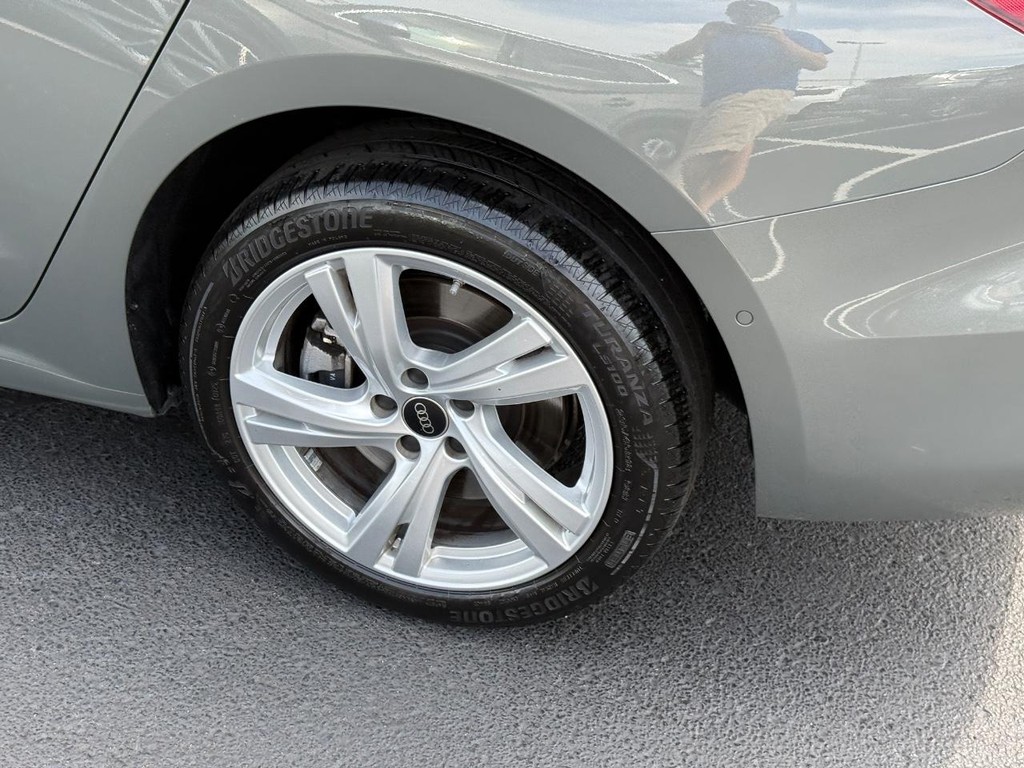 Audi A5 Vehicle Full-screen Gallery Image 07