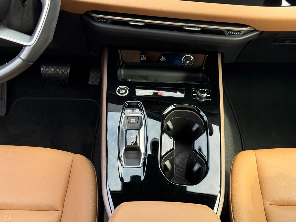 Audi A5 Vehicle Full-screen Gallery Image 14