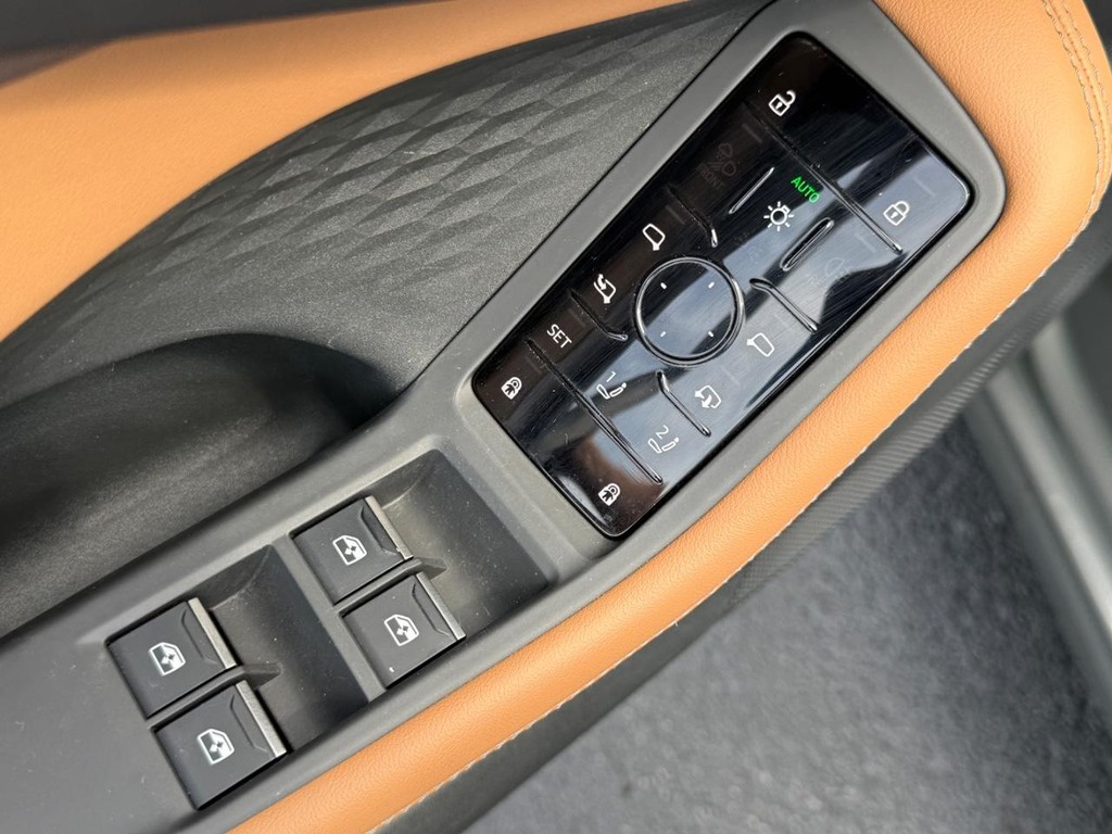 Audi A5 Vehicle Full-screen Gallery Image 15