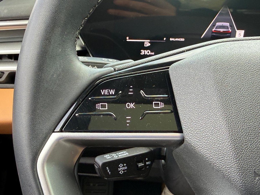 Audi A5 Vehicle Full-screen Gallery Image 17