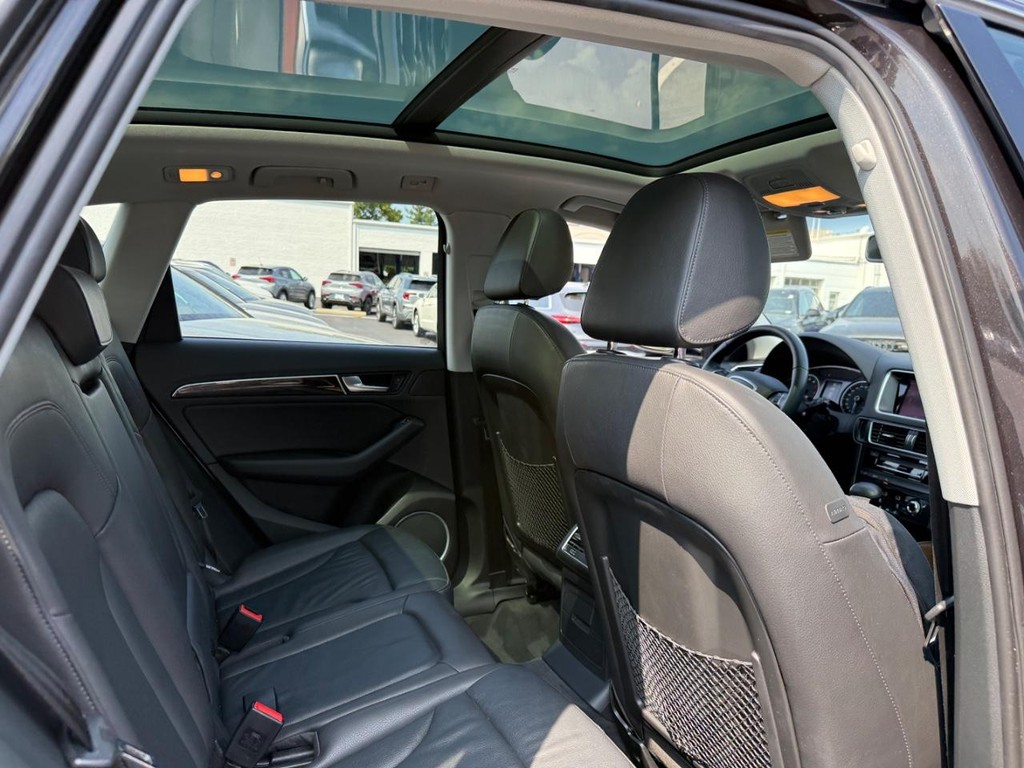 Audi Q5 Vehicle Full-screen Gallery Image 10