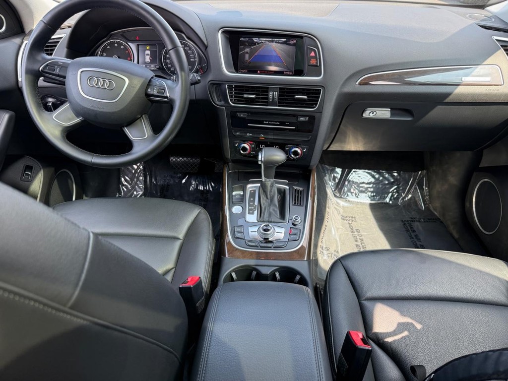 Audi Q5 Vehicle Full-screen Gallery Image 11