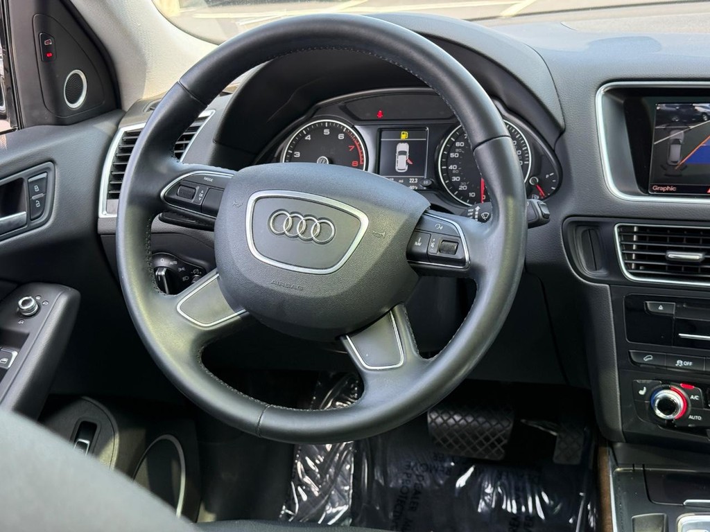 Audi Q5 Vehicle Full-screen Gallery Image 12