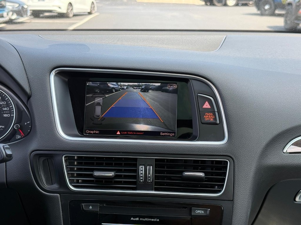 Audi Q5 Vehicle Full-screen Gallery Image 13