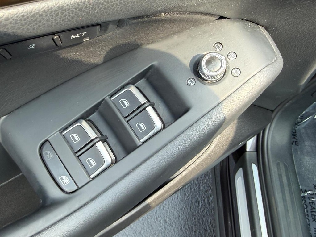 Audi Q5 Vehicle Full-screen Gallery Image 15