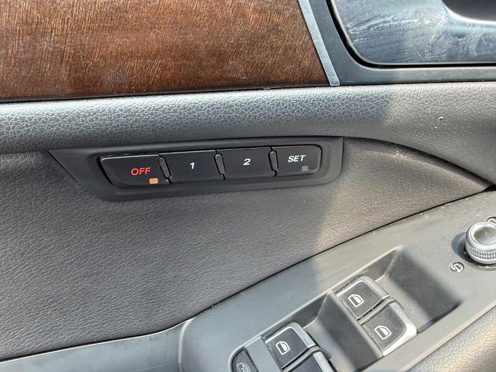 Audi Q5 Vehicle Full-screen Gallery Image 16