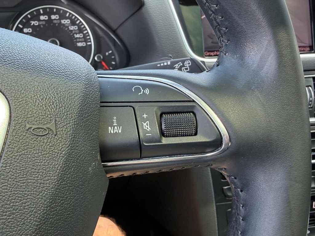 Audi Q5 Vehicle Full-screen Gallery Image 20