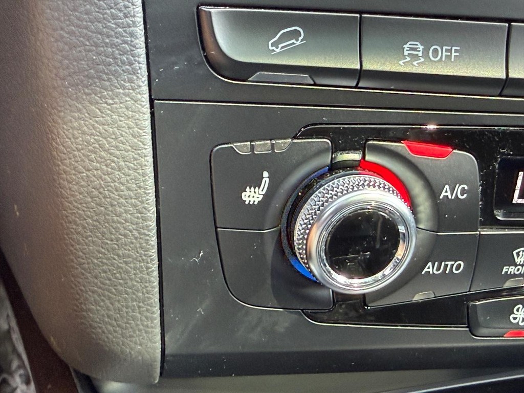 Audi Q5 Vehicle Full-screen Gallery Image 24
