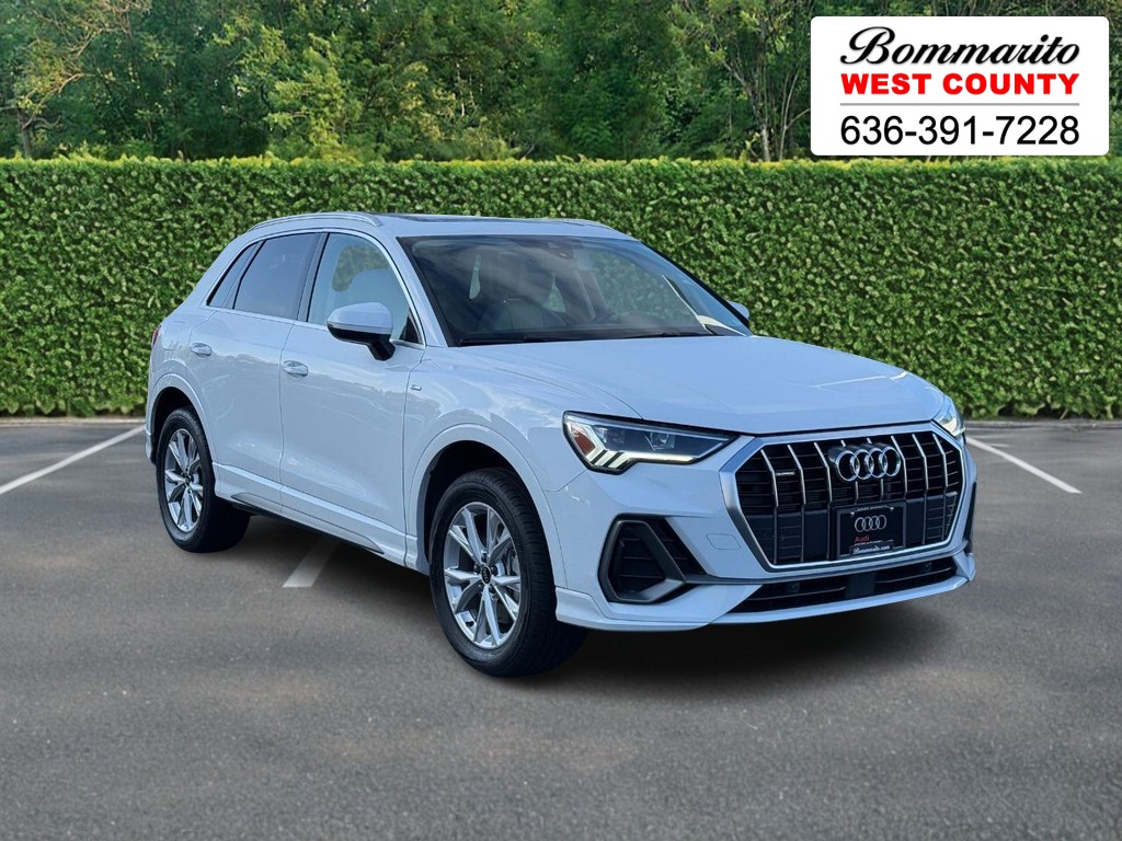 Audi Q3 Vehicle Full-screen Gallery Image 01