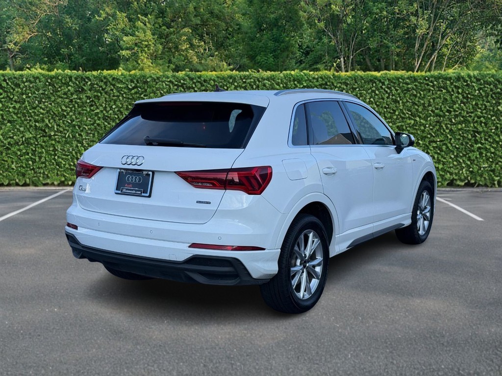 Audi Q3 Vehicle Full-screen Gallery Image 03