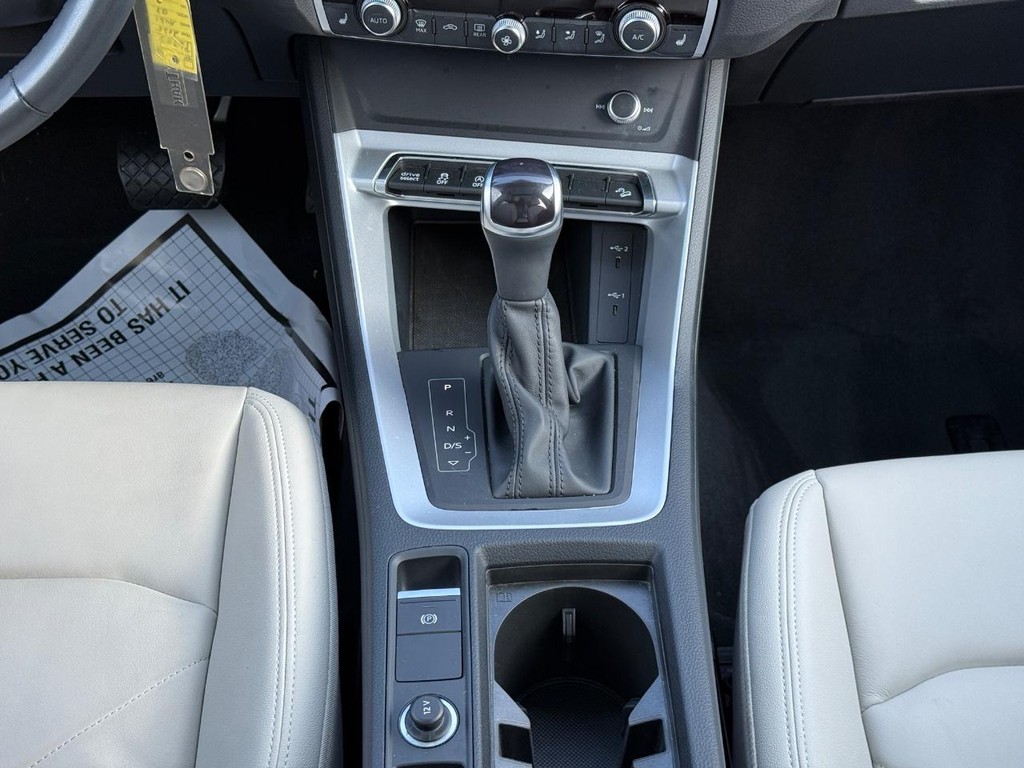 Audi Q3 Vehicle Full-screen Gallery Image 14