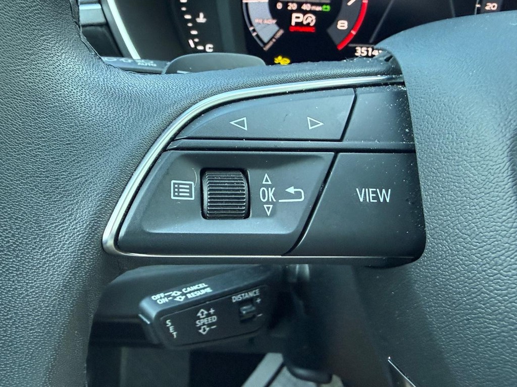 Audi Q3 Vehicle Full-screen Gallery Image 17