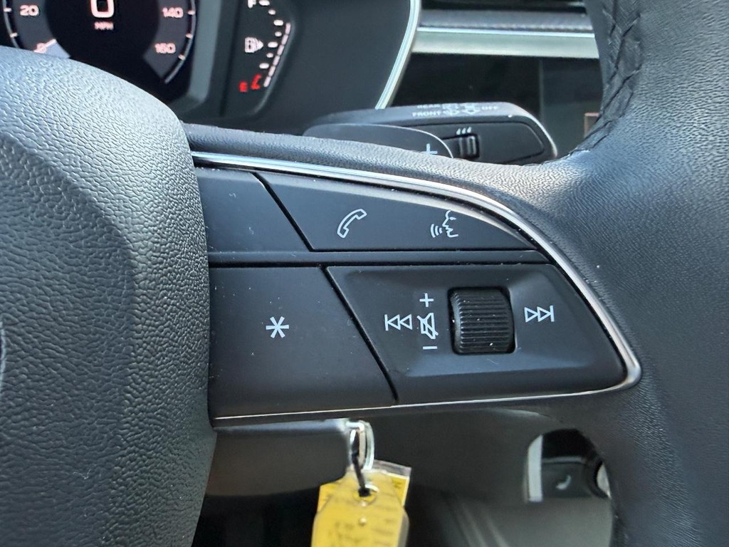 Audi Q3 Vehicle Full-screen Gallery Image 18