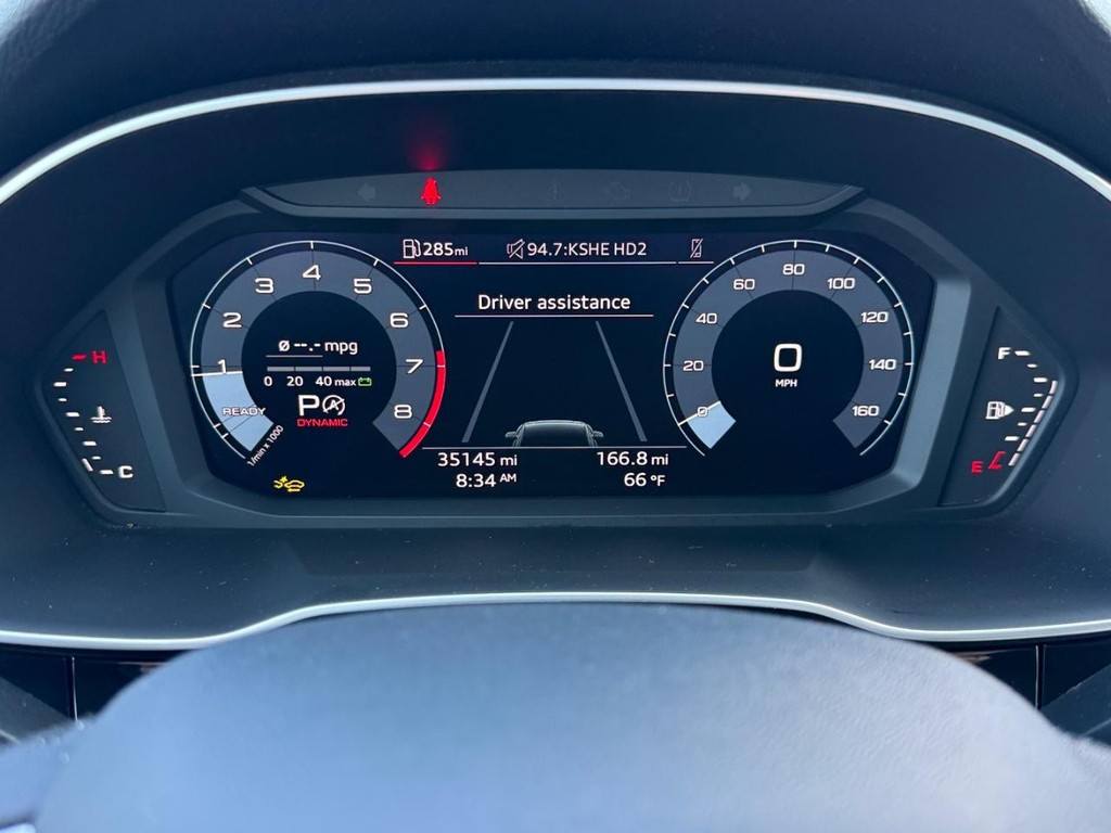 Audi Q3 Vehicle Full-screen Gallery Image 19
