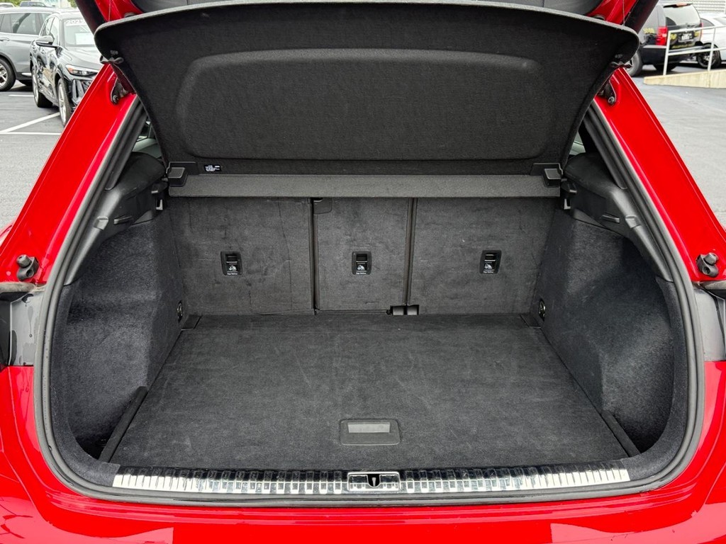 Audi Q3 Vehicle Full-screen Gallery Image 04