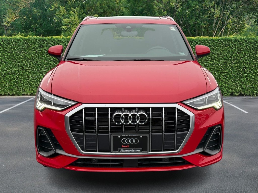 Audi Q3 Vehicle Full-screen Gallery Image 09