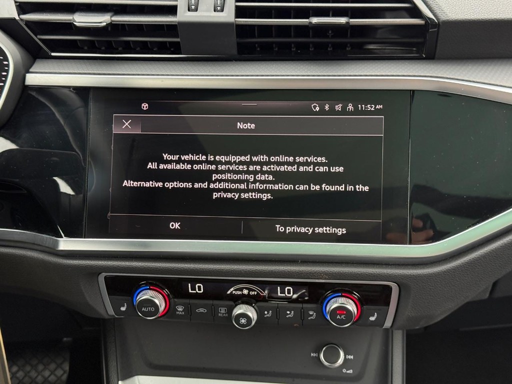 Audi Q3 Vehicle Full-screen Gallery Image 13