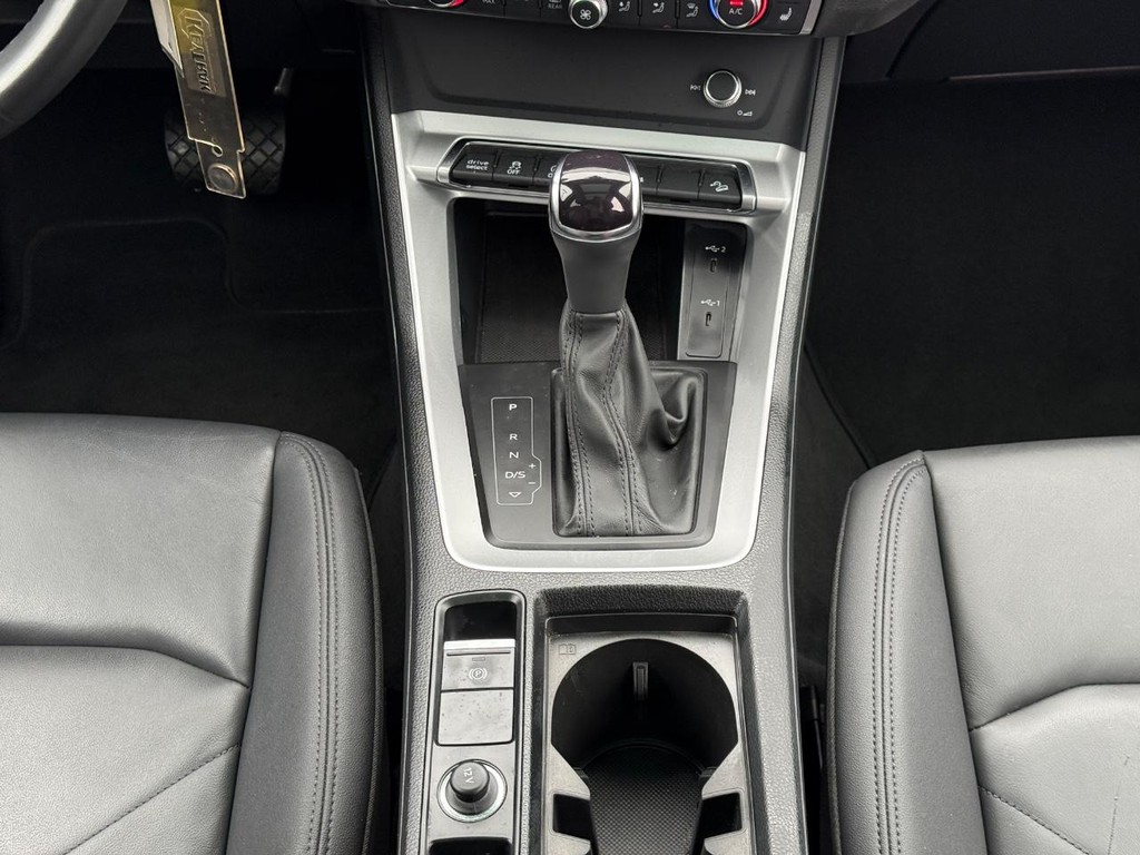 Audi Q3 Vehicle Full-screen Gallery Image 14
