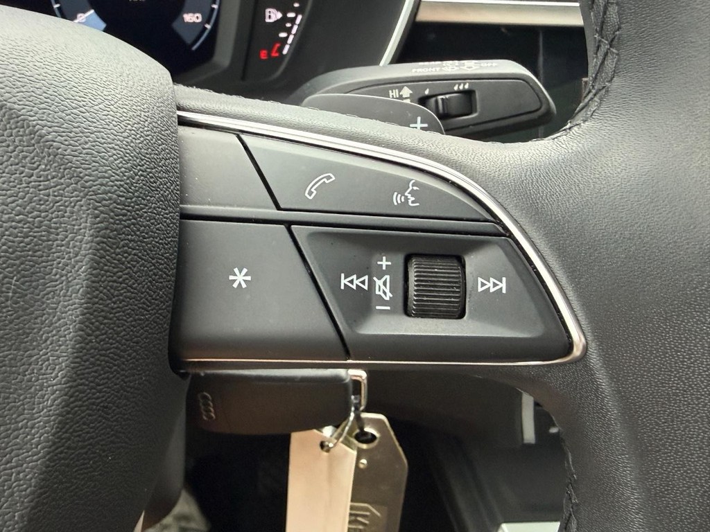 Audi Q3 Vehicle Full-screen Gallery Image 18