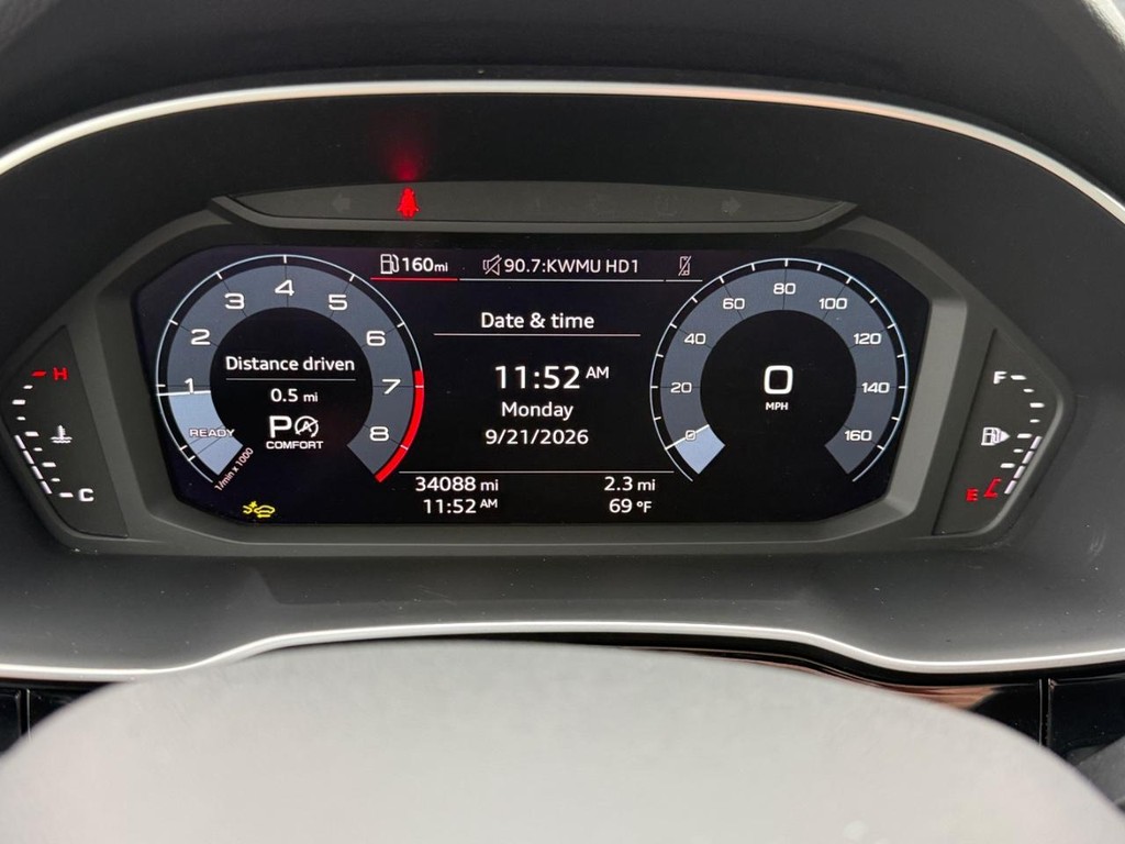 Audi Q3 Vehicle Full-screen Gallery Image 19