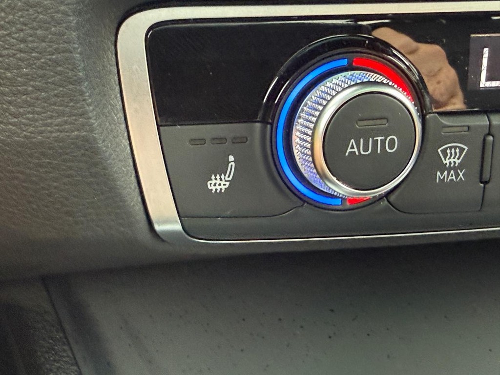 Audi Q3 Vehicle Full-screen Gallery Image 22