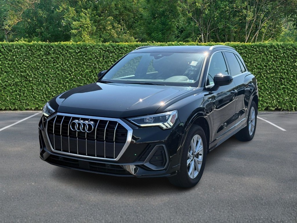 Audi Q3 Vehicle Full-screen Gallery Image 08
