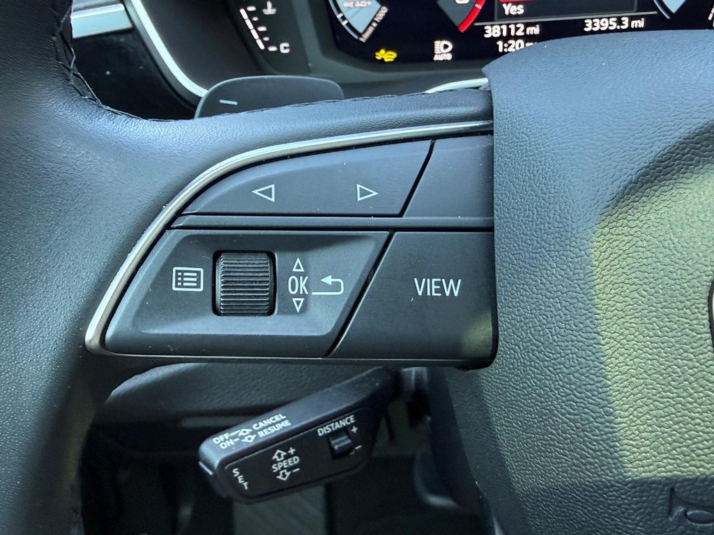 Audi Q3 Vehicle Full-screen Gallery Image 17