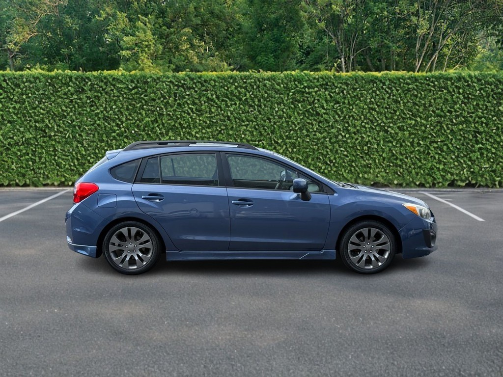 Subaru Impreza Wagon Vehicle Full-screen Gallery Image 02