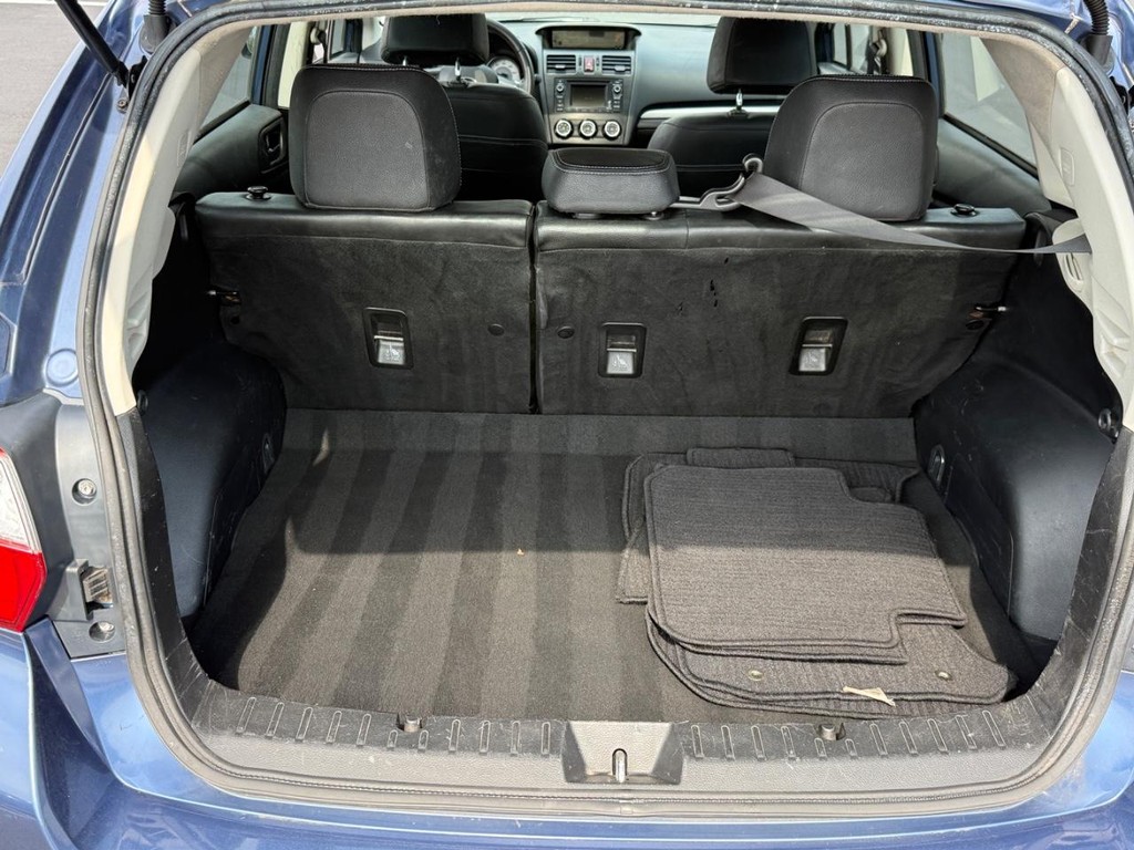 Subaru Impreza Wagon Vehicle Full-screen Gallery Image 04