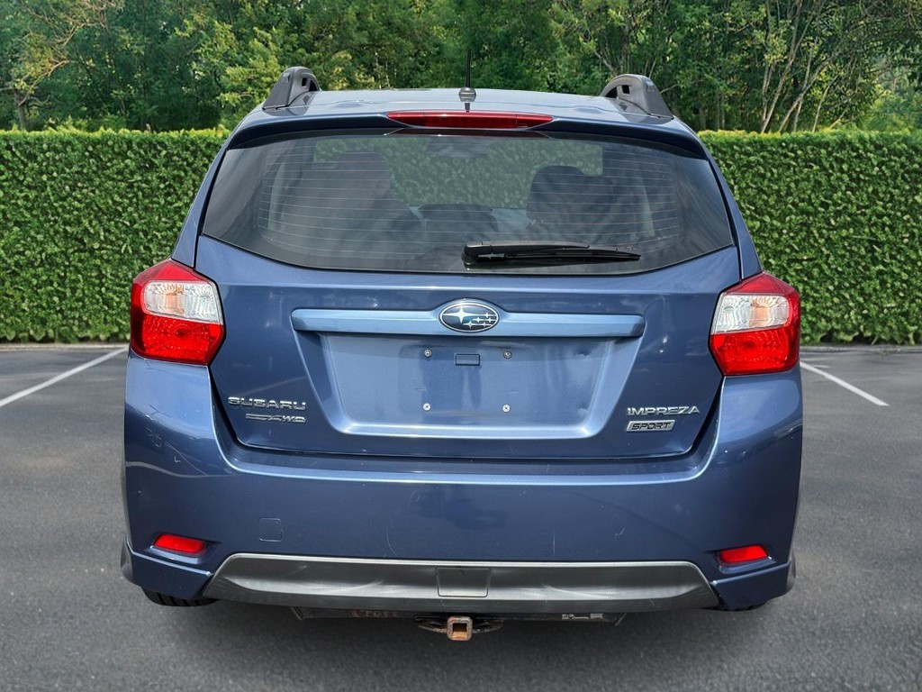 Subaru Impreza Wagon Vehicle Full-screen Gallery Image 05